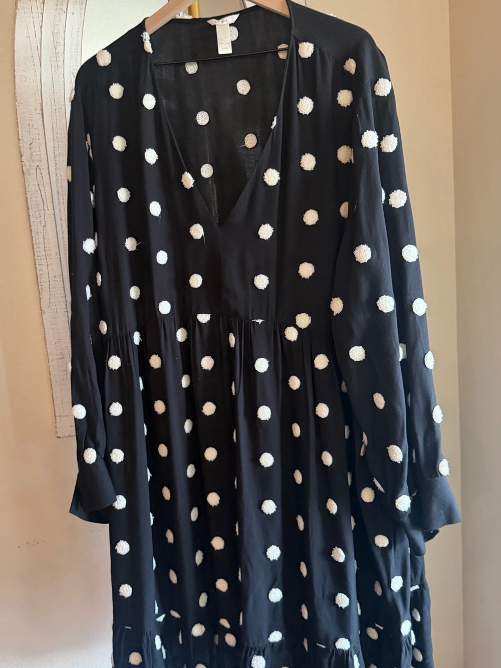 Women's Black Long-Sleeve Polka Dot V-Neck Dress